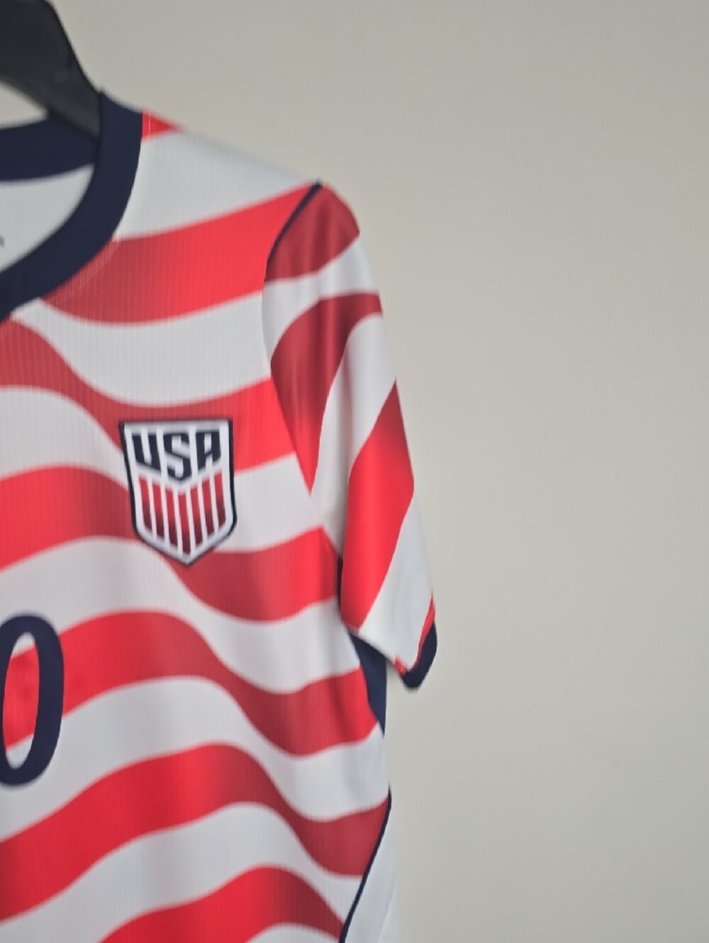 Nike Pulisic USA Red & White Wave Soccer/ Football 2026 World Cup Jersey NWT - Picture 4 of 7
